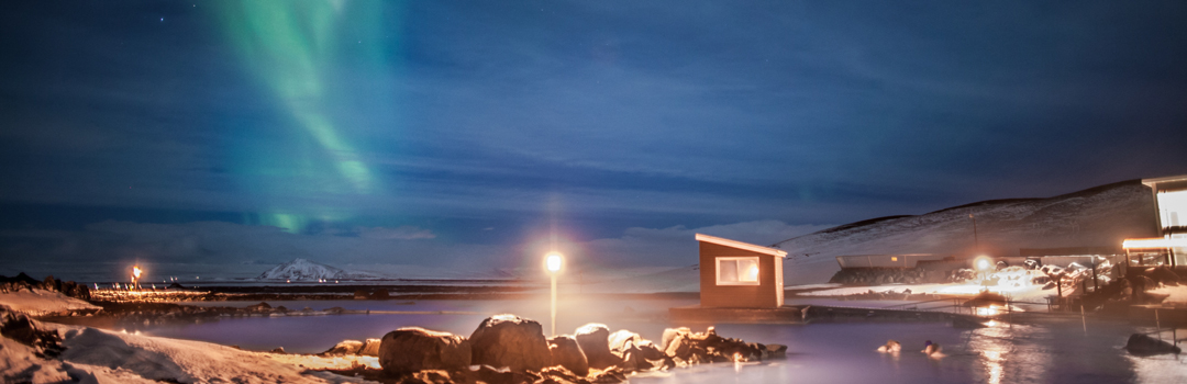 Hot spring bath and northern lights